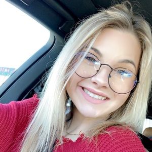 Meet your Posher, Chloe